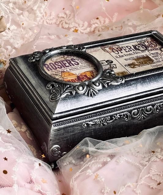 Vintage jewelry Music Box