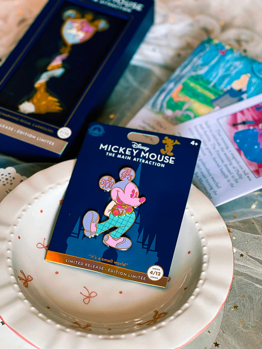 ITS A SMALL WORLD MICKEY MOUSE ( PIN )