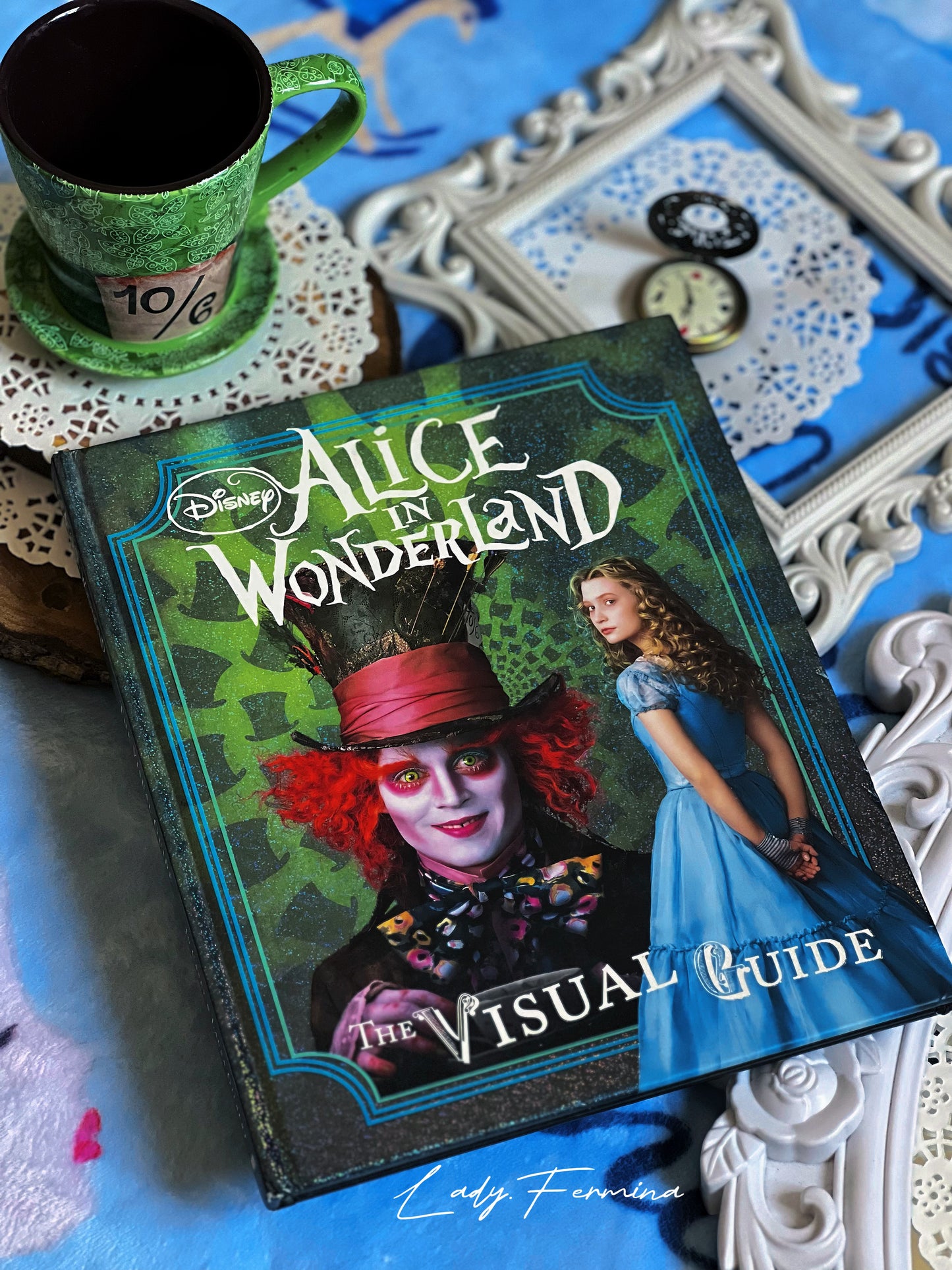 ALICE IN WONDERLAND (the visual guide)(original)