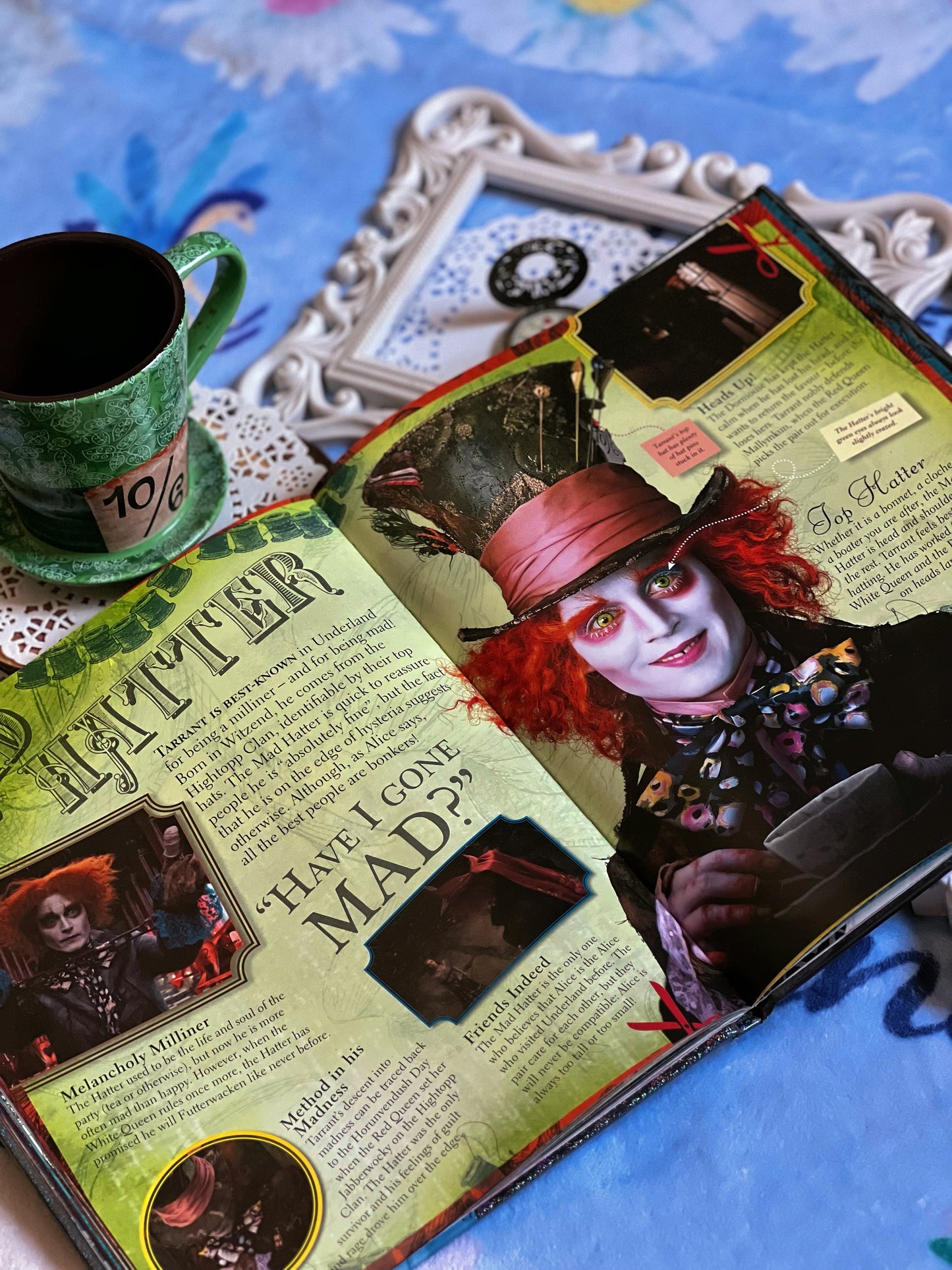 ALICE IN WONDERLAND (the visual guide)(original)