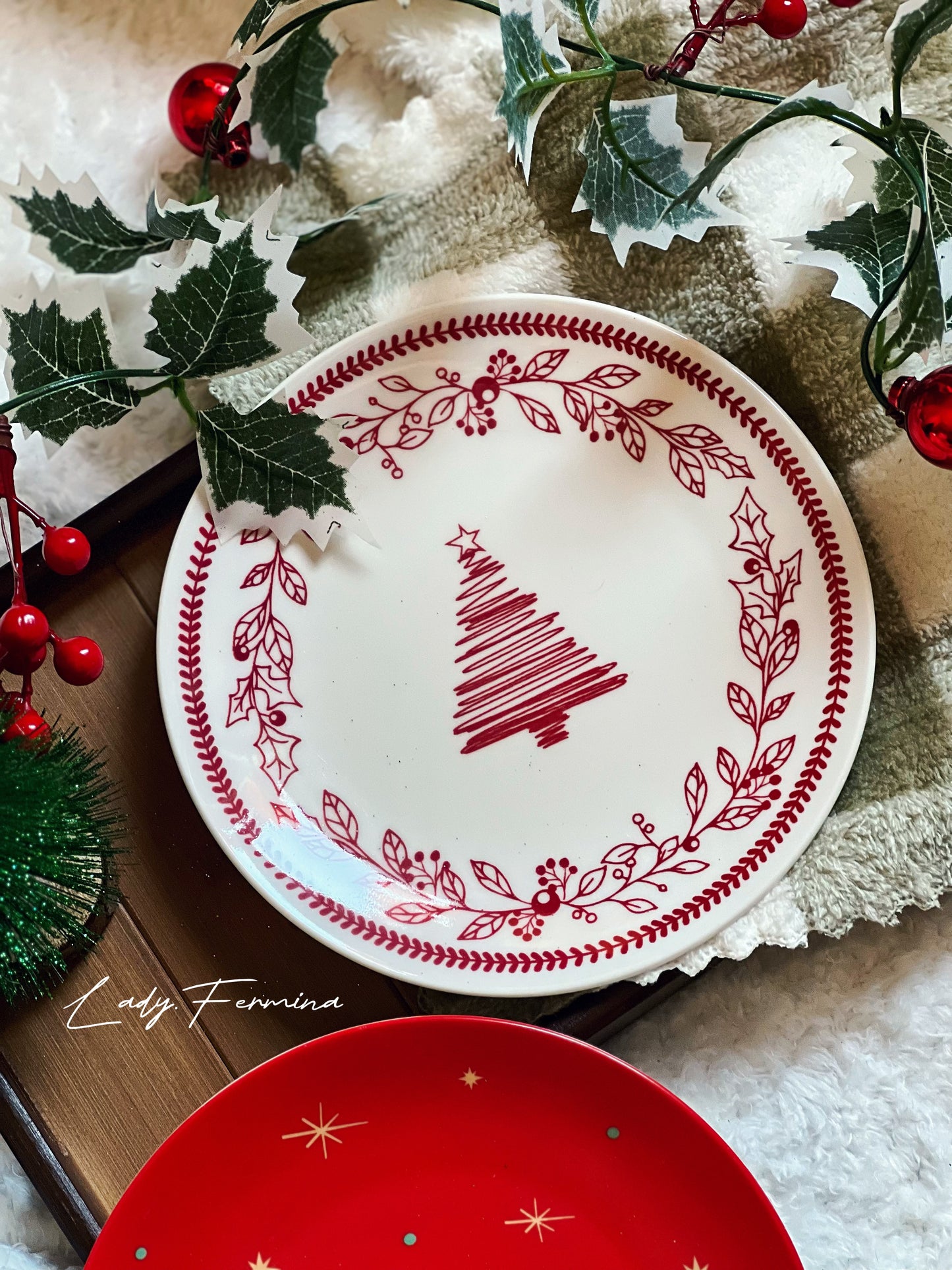 RED TREE PLATE (medium)