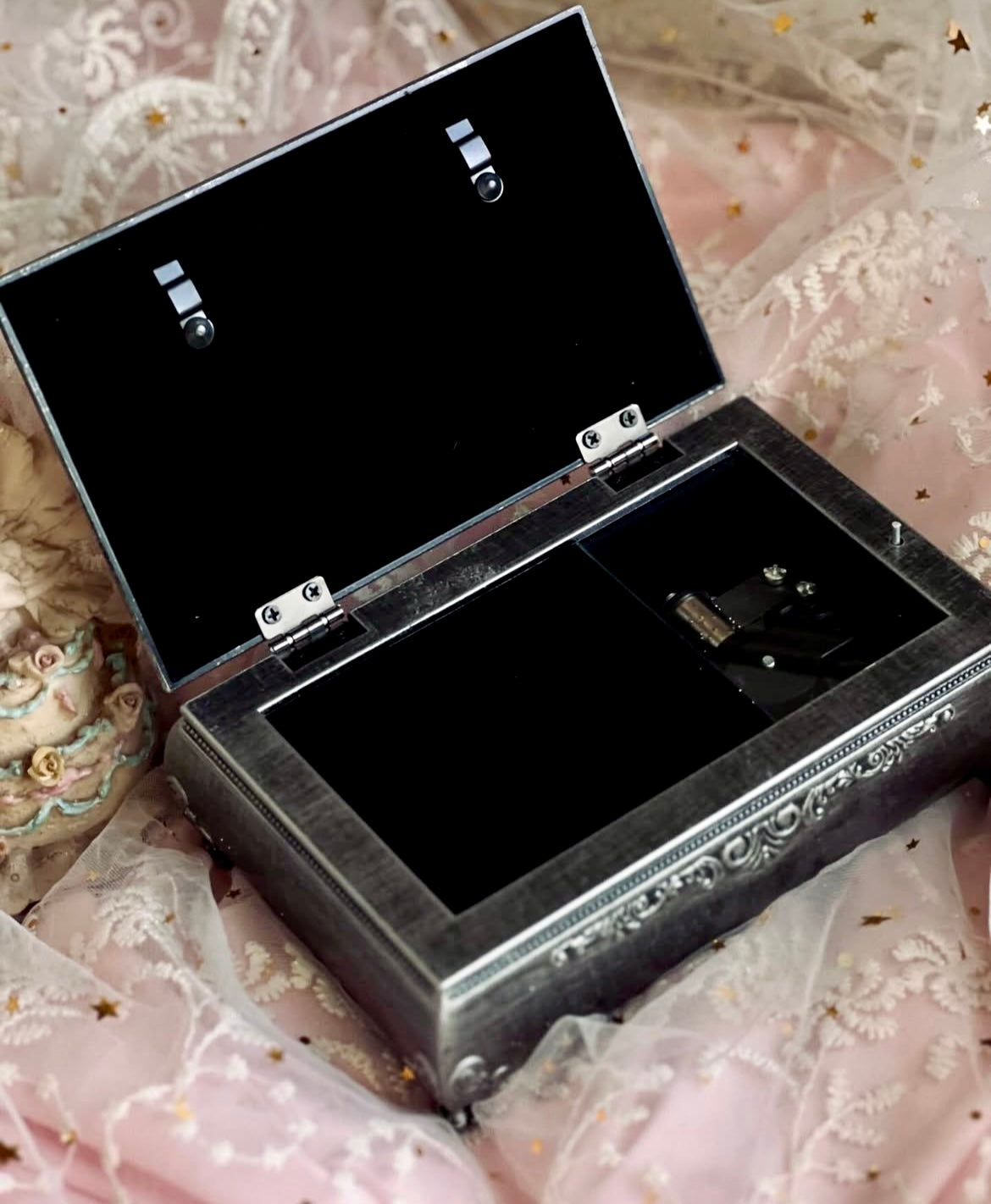 Vintage jewelry Music Box