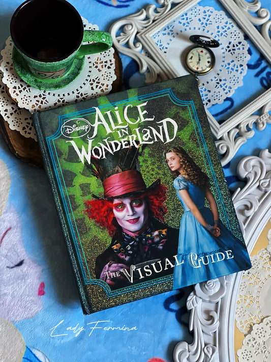 ALICE IN WONDERLAND (the visual guide)(original)