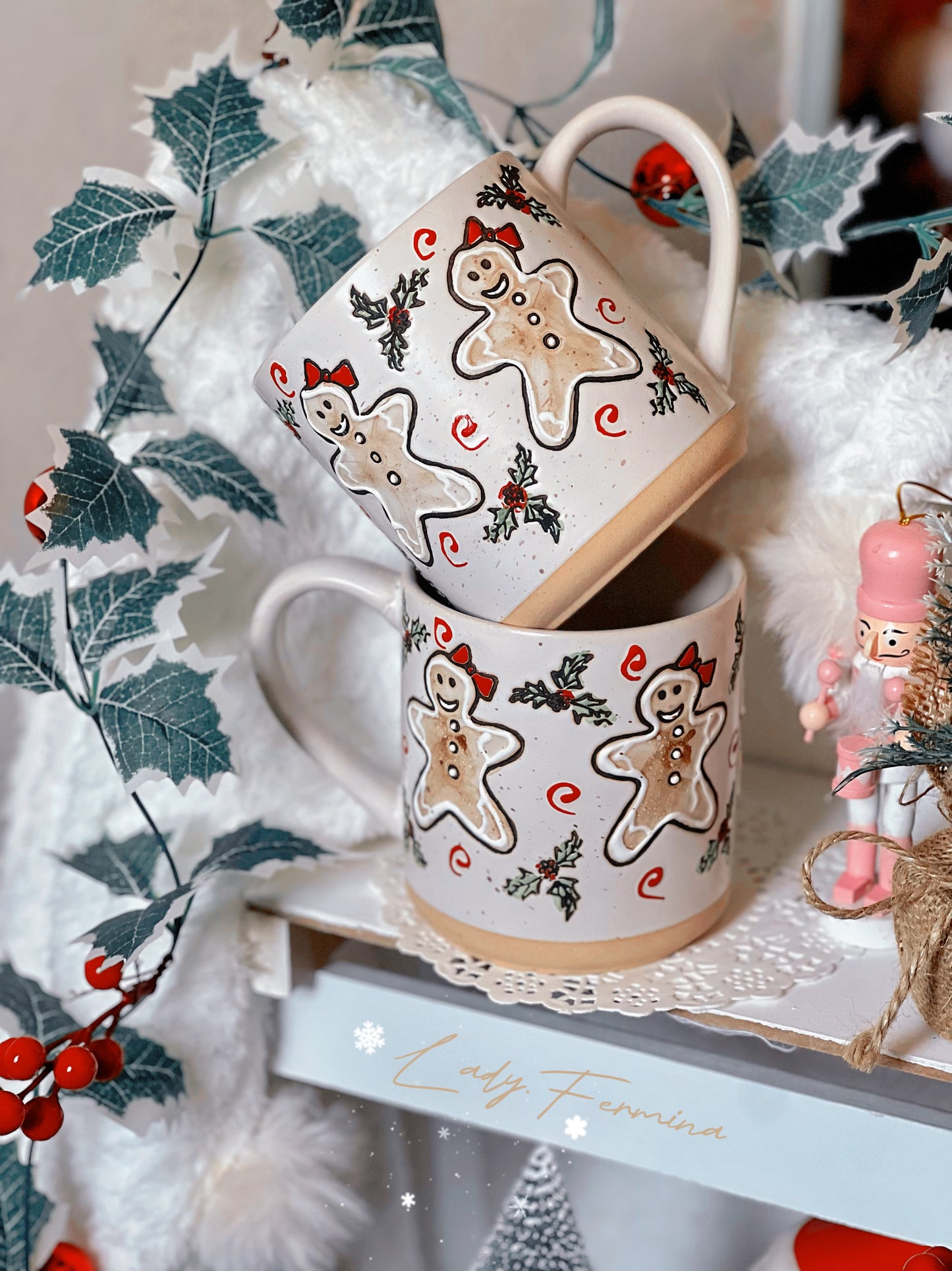 THE GINGERBREAD BOW MUG