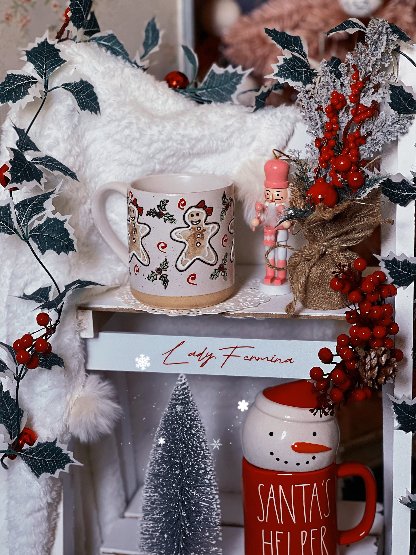 THE GINGERBREAD BOW MUG