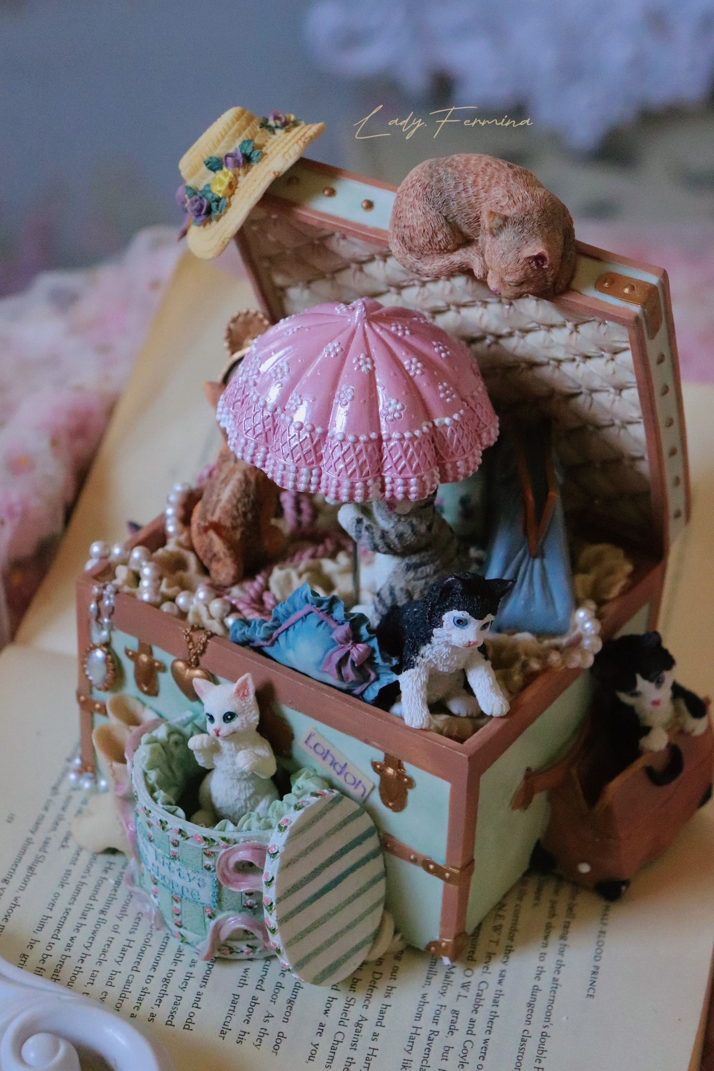 Vintage Kitten Trunk Music Box